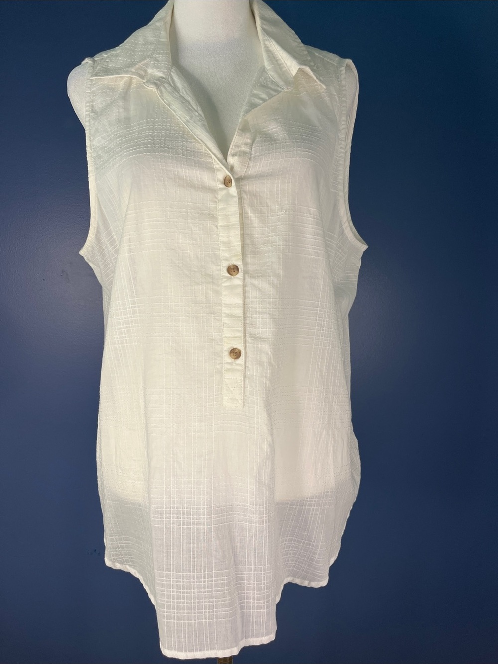beachlunchlounge White Textured Sleeveless Button Placket ladies tunic tank top